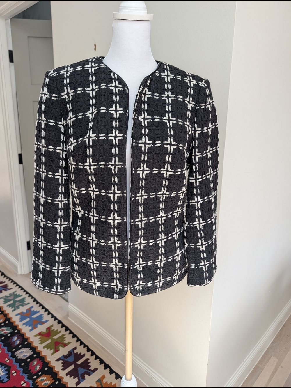 Anne Klein Black & White Woven Blazer | Size 4 | Excellent Used Condition